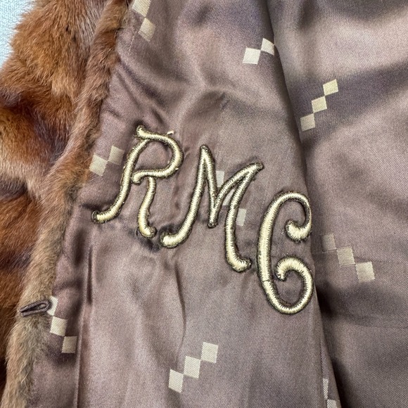 Vintage Model Fur Co Brown FUR SHAWL- embroidered with initials - Picture 5 of 6